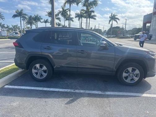2025 Toyota RAV4 Hybrid XLE