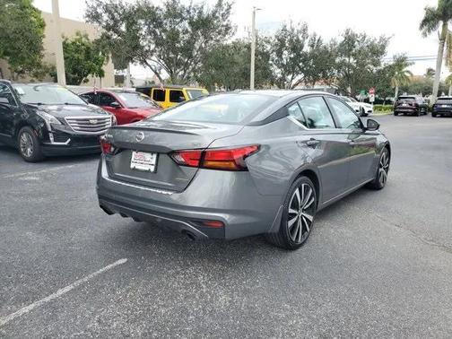 2022 Nissan Altima SR VC-Turbo FWD