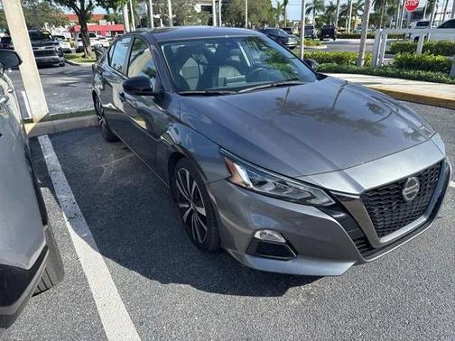 2022 Nissan Altima SR VC-Turbo FWD