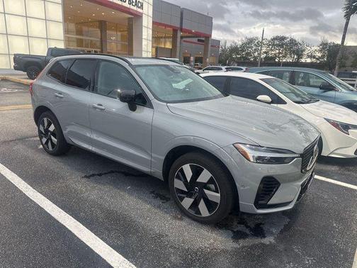 2024 Volvo XC60 Recharge Plug-In Hybrid T8 Plus Dark Theme