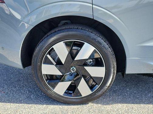 2024 Volvo XC60 Recharge Plug-In Hybrid T8 Plus Dark Theme