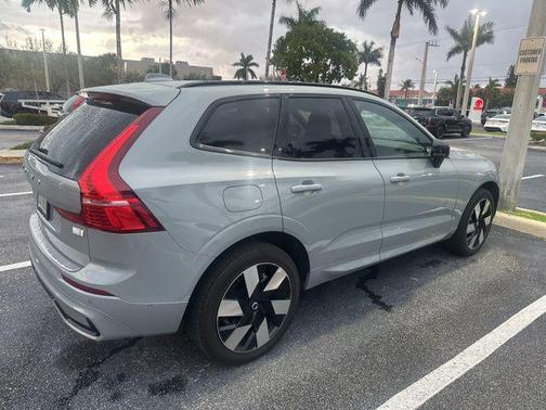 2024 Volvo XC60 Recharge Plug-In Hybrid T8 Plus Dark Theme