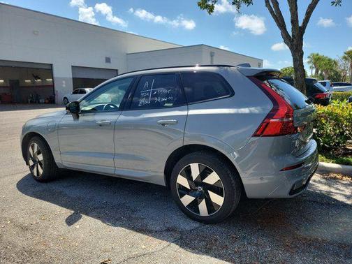 2024 Volvo XC60 Recharge Plug-In Hybrid T8 Plus Dark Theme