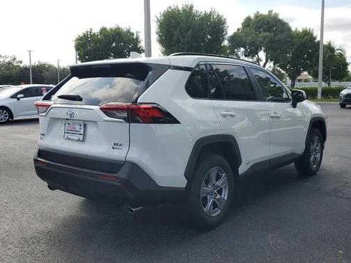 2025 Toyota RAV4 Hybrid XLE