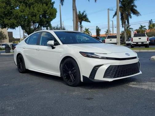 2025 Toyota Camry SE