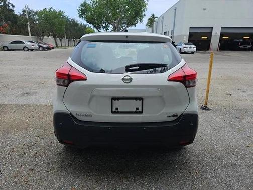 2020 Nissan Kicks S