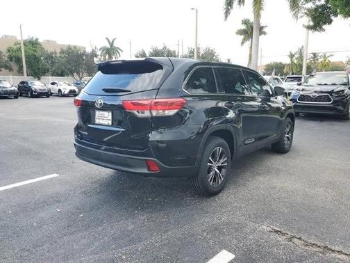 2019 Toyota Highlander LE I4