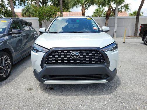 Pearl 2022 Toyota Corolla Cross LE