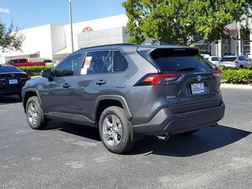 2025 Toyota RAV4 XLE