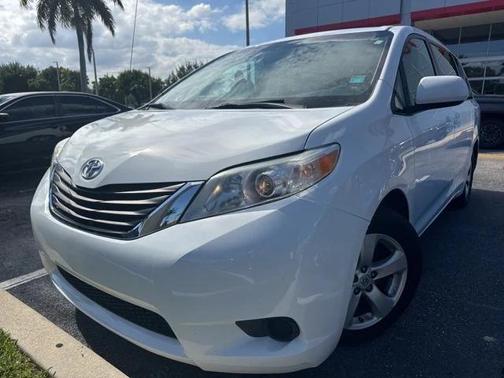 2014 Toyota Sienna LE