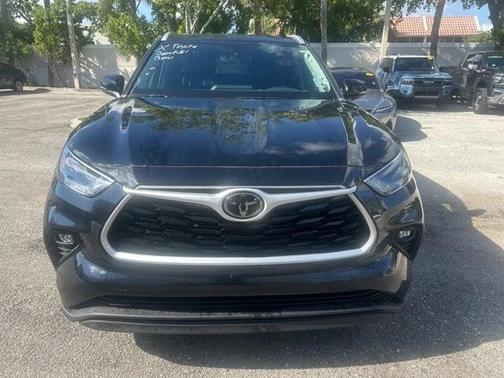 2024 Toyota Highlander LE