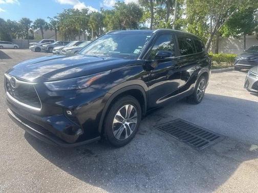 2024 Toyota Highlander LE