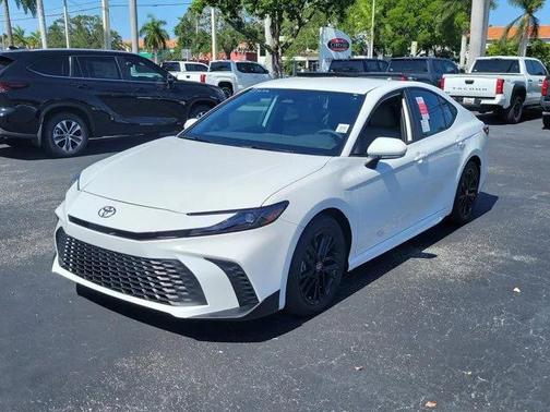 2025 Toyota Camry SE