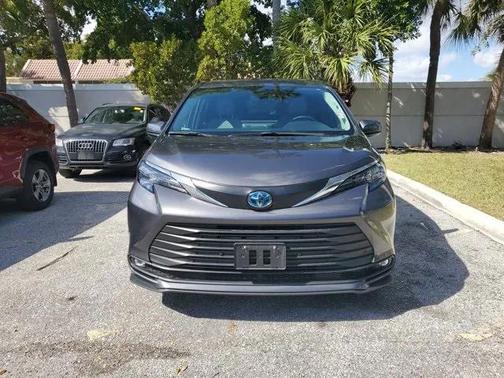 2025 Toyota Sienna XLE