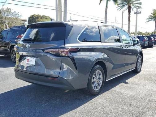 2025 Toyota Sienna XLE