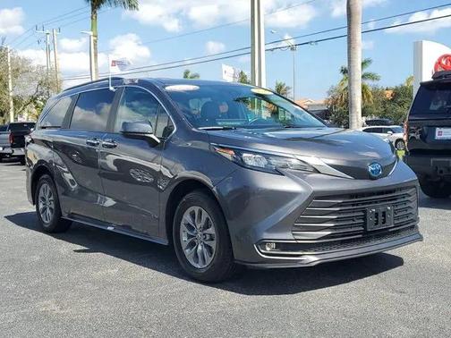 2025 Toyota Sienna XLE