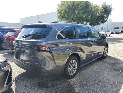 2025 Toyota Sienna XLE