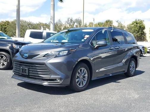 2025 Toyota Sienna XLE