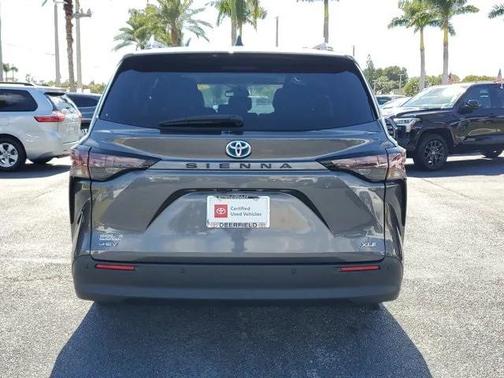 2025 Toyota Sienna XLE