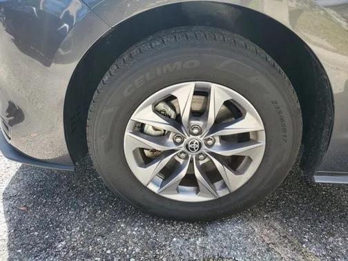 2025 Toyota Sienna XLE