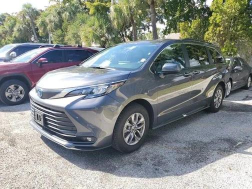 2025 Toyota Sienna XLE