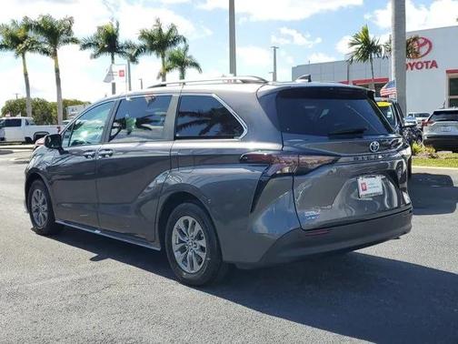 2025 Toyota Sienna XLE