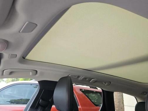 2023 Volvo XC60 Recharge Plug-In Hybrid T8 Core Bright Theme