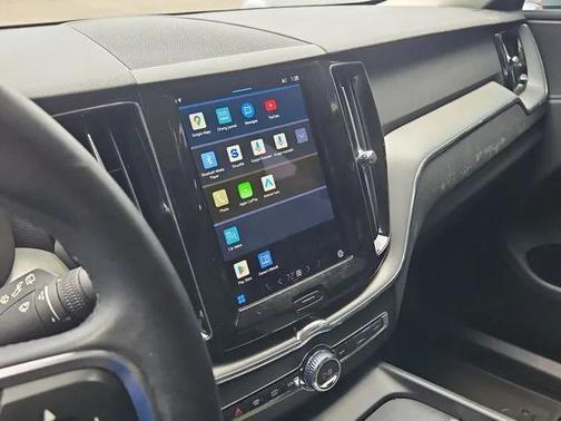 2023 Volvo XC60 Recharge Plug-In Hybrid T8 Core Bright Theme