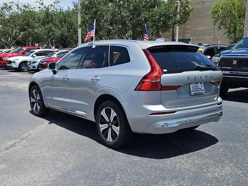 2023 Volvo XC60 Recharge Plug-In Hybrid T8 Core Bright Theme
