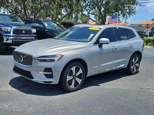 2023 Volvo XC60 Recharge Plug-In Hybrid T8 Core Bright Theme