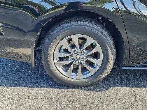 2025 Toyota Sienna XLE 8 Passenger