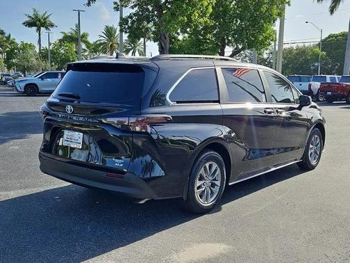 2025 Toyota Sienna XLE 8 Passenger