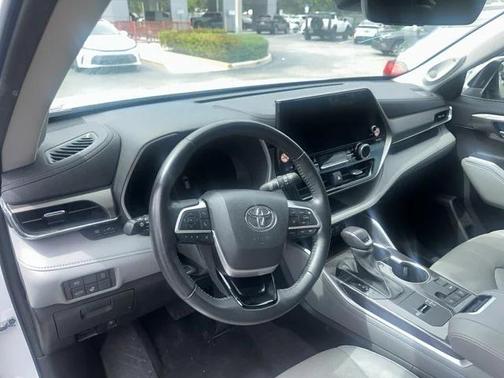 2023 Toyota Highlander Platinum