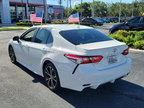 2020 Toyota Camry SE
