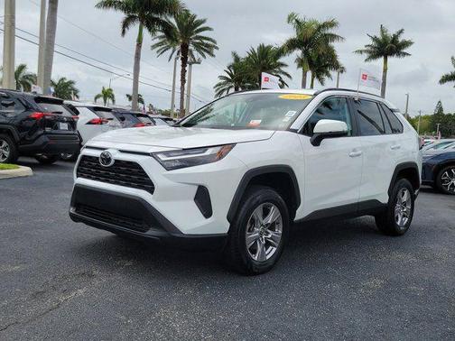 Ice Cap 2023 Toyota RAV4 XLE