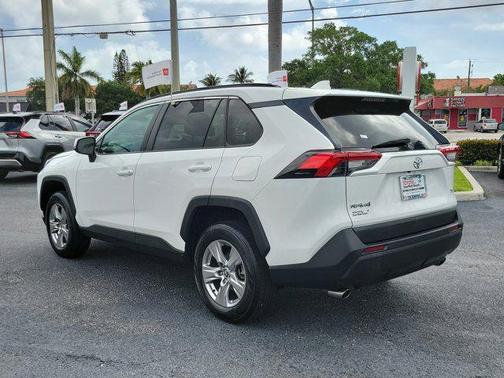 Ice Cap 2023 Toyota RAV4 XLE