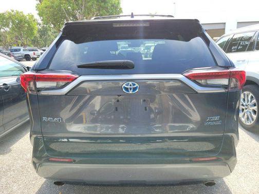 Blizzard Pearl/Midnight Black Metallic 2021 Toyota RAV4 Hybrid SE