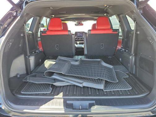 Midnight Black Metallic 2022 Toyota Highlander XSE