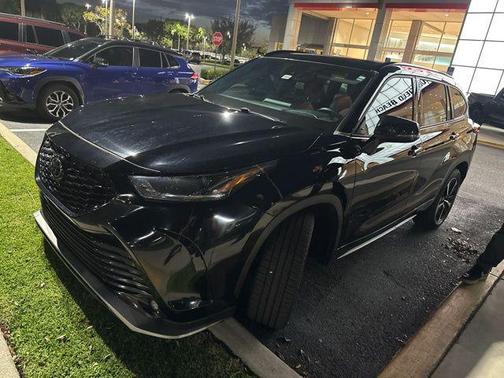 Midnight Black Metallic 2022 Toyota Highlander XSE