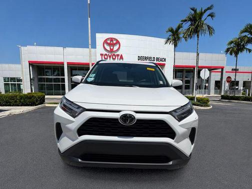 Ice Cap 2024 Toyota RAV4 XLE