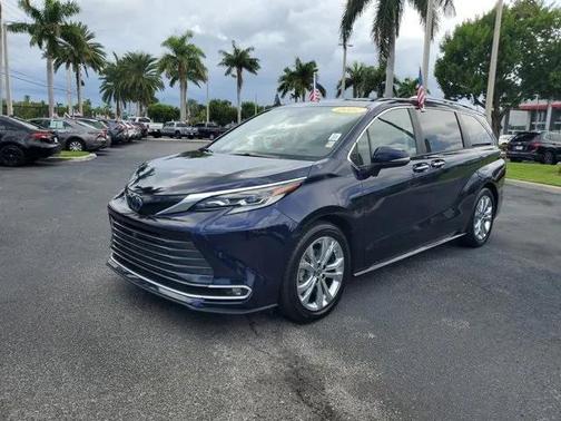 2022 Toyota Sienna Platinum 7 Passenger