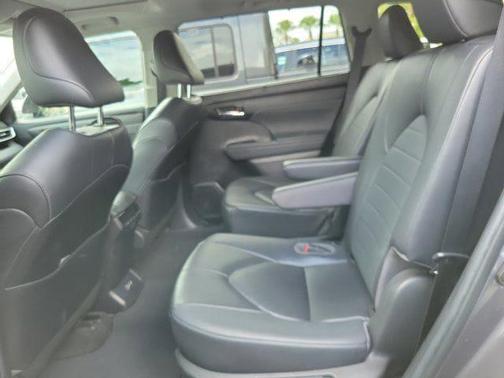 Magnetic Gray Metallic 2023 Toyota Highlander XLE