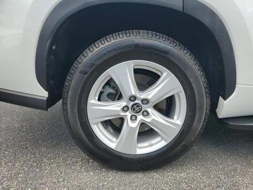 2023 Toyota Highlander Hybrid LE