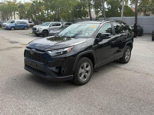Ice Cap 2025 Toyota RAV4 XLE