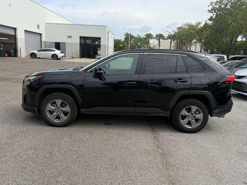 Ice Cap 2025 Toyota RAV4 XLE