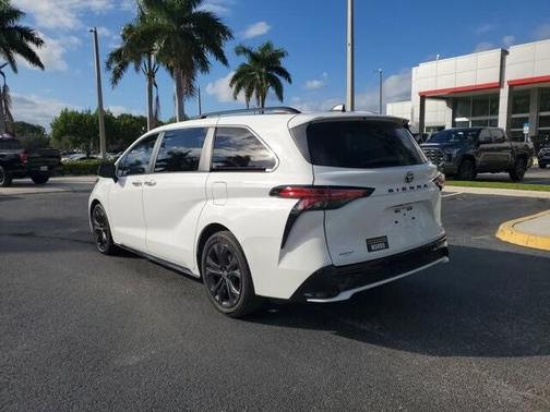 2023 Toyota Sienna XSE 7 Passenger