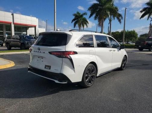2023 Toyota Sienna XSE 7 Passenger