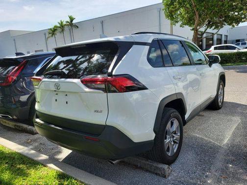 Ice 2025 Toyota RAV4 XLE