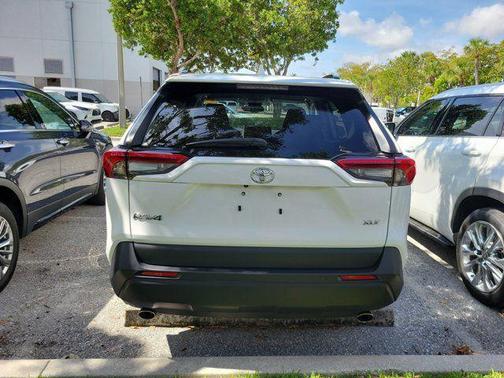 Ice 2025 Toyota RAV4 XLE