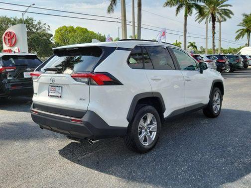 Ice 2025 Toyota RAV4 XLE